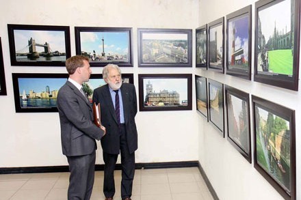 Pameran foto: “Hubungan Vietnam-Inggeris : dari masa lampau  ke  masa depan”. - ảnh 1