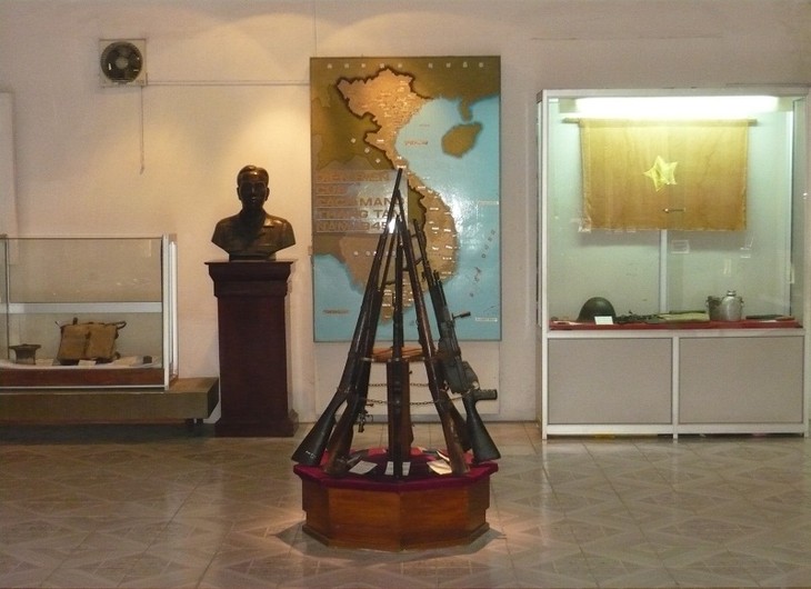 Museum Sejarah Militer Vietnam - tempat menyimpan sejarah heroisme dari bangsa Vietnam - ảnh 2