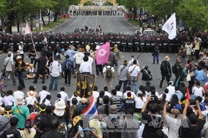 Persekutuan  yang berkuasa di Thailand berkomitmen akan menghapuskan UU  tentang  Pemberian Amnesti  jika ditolak oleh Majelis Tinggi - ảnh 1