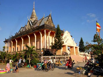 Orang Khmer  yang sedang tinggal di daerah  Nam Bo Barat  adalah warga negara Vietnam - ảnh 1