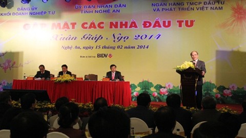 Ketua MN Vietnam, Nguyen Sinh Hung menghadiri  pertemuan dengan para investor - ảnh 1