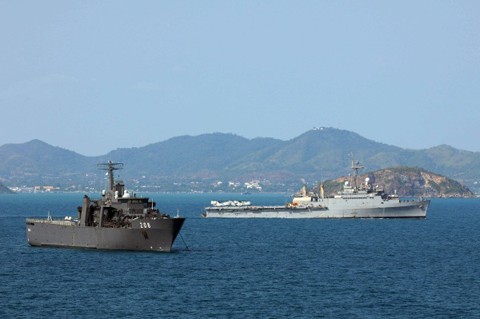 Kapal Angkatan Laut Singapura  mengunjungi kota Da Nang. - ảnh 1