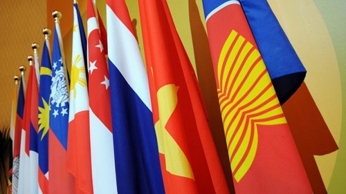 Konferensi informasi tentang proses  pembangunan Komunitas ASEAN-2015 - ảnh 1