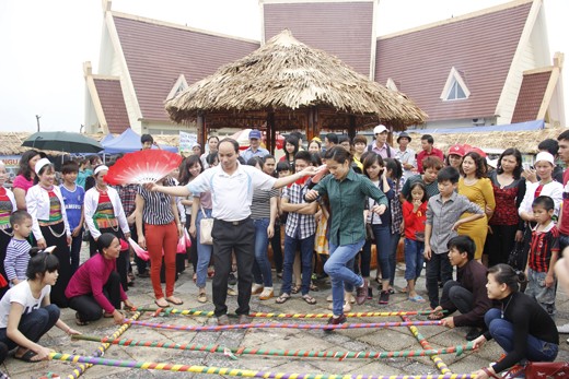 Perkampungan budaya dan wisata  etnis-etnis Vietnam- destinasi yang atraktif - ảnh 1