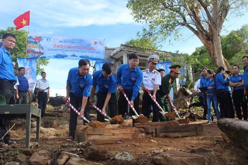 Mulai membangun tiang bendera Tanah Air di pulau Tho Chu-Kien Giang. - ảnh 1