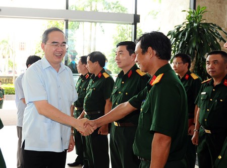 Ketua Pengurus Besar Front Tanah Air Vietnam melakukan temu kerja dengan Grup Viettel - ảnh 1