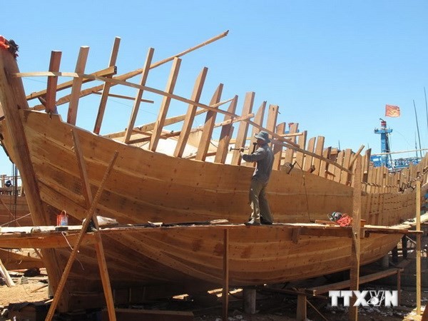 Kebijakan baru membantu para nelayan dengan tenang merapati laut. - ảnh 1