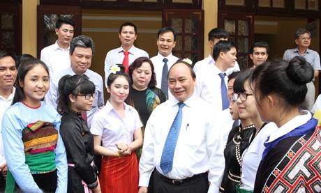 Deputi PM Nguyen Xuan Phuc menghadiri acara tahun ajar  baru di sekolah persahabatan T78. - ảnh 1