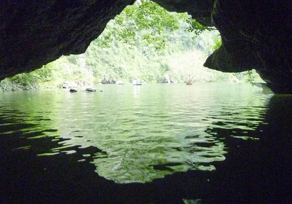 Kompleks  eko-wisata Trang An-tempat persinggahan yang ideal di provinsi Ninh Binh - ảnh 3