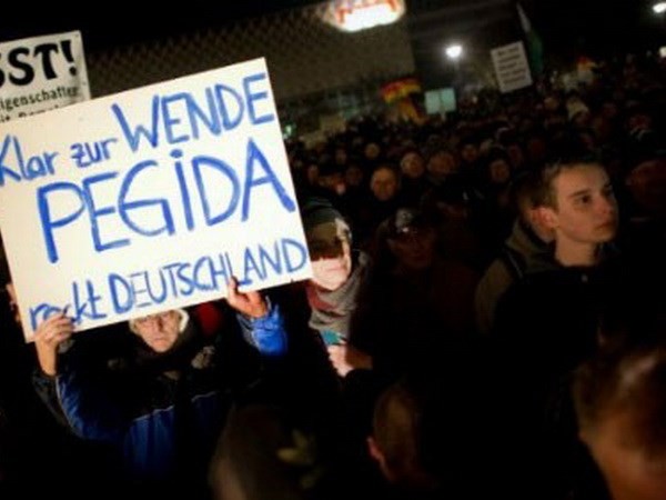 Demonstrasi  untuk menentang  aktivitas-aktivitas  PEGIDA di Jerman. - ảnh 1