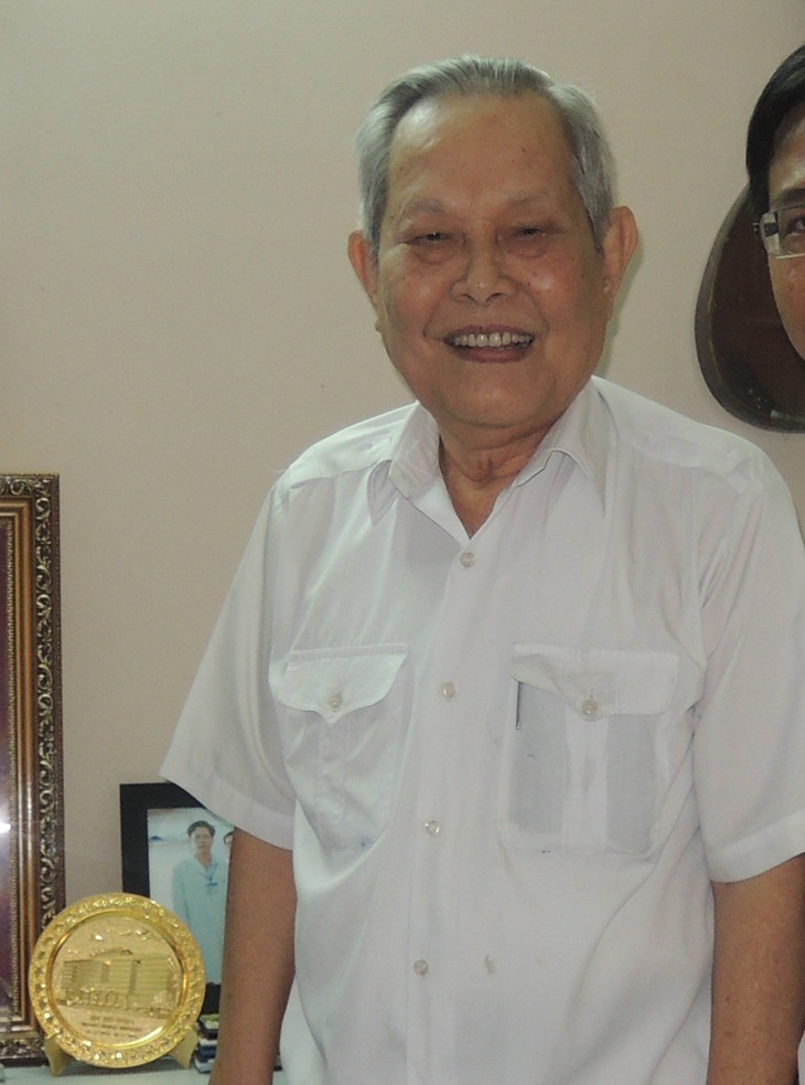 Kolonel, Dokter Phan The Nghiep, Veteran perang mengobati orang miskin - ảnh 1