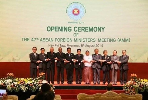 Vietnam  bersama dengan ASEAN berupaya menjadi maujud  yang satu dan mandiri - ảnh 1