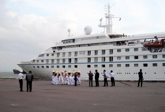 Kapal pesiar bahari Star Pride untuk kali ketiganya mengangkut wisatawan ke provinsi Binh Dinh - ảnh 1