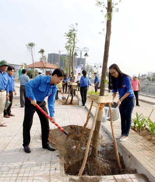 Liga Pemuda Komunis Ho Chi Minh berbagai daerah melakukan pemberangkatan pasukan untuk menyambut Bulan Pemuda -2015 - ảnh 1