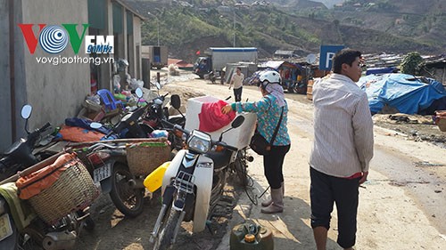 Ramai-ramai pada musim  udang di  sungai Da - ảnh 2