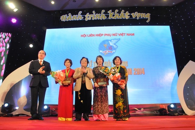  Pembukaan rapat umum  memperingati ultah ke-105 Hari Wanita Internasional (8 Maret) - ảnh 1