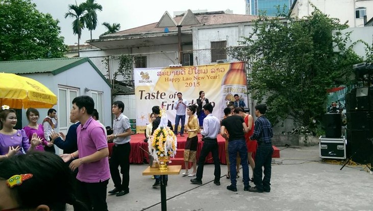 Bergembira menyongsong Hari Raya Tet Laos di ibukota Hanoi - ảnh 3