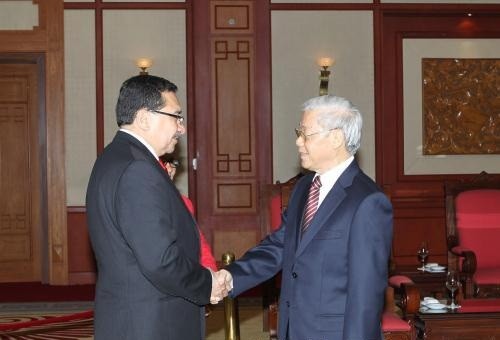 Sekjen KS PKV Nguyen Phu Trong  menerima Sekjen Partai  Farabundo Marti (FMLN), El Savador - ảnh 1