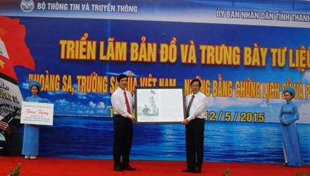 Pameran bahan dokumen tentang dua kepulauan Hoang Sa (Paracels) dan Truong Sa (Spratlys) - ảnh 1