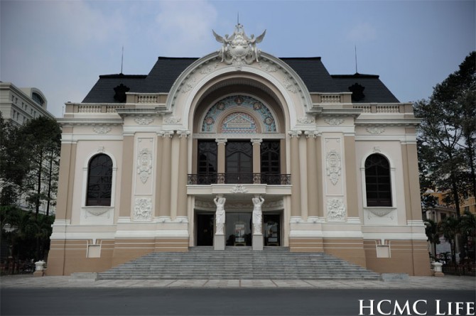 Gedung Teater  Kota - satu simbol dari kota Ho Chi Minh - ảnh 2