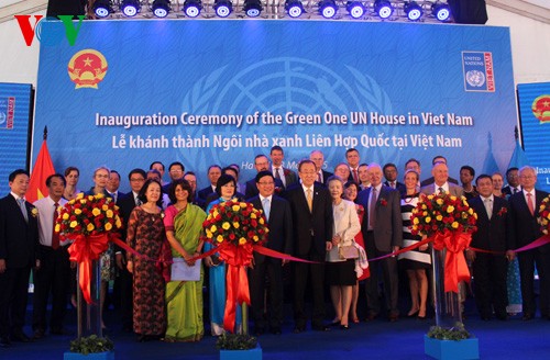 Sekjen PBB Ban Ki-moon  menghadiri upacara peresmian Rumah Bersama PBB di Vietnam - ảnh 1