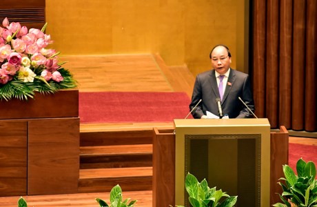 Majelis Nasional berbahas tentang langkah-langkah perkembangan sosial-ekonomi  pada tahun 2015 - ảnh 1