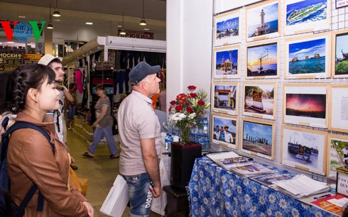 Pameran foto: “Demi  laut dan pulau  kampung halaman” di Voronezh, Federasi Rusia. - ảnh 1