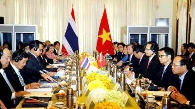 Pers Thailand  membuat berita  secara menonjol  tentang kunjungan PM Vietnam, Nguyen Tan Dung di Thailand  - ảnh 1