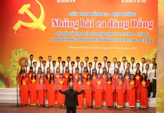 Banyak aktivitas  untuk memperingati ultah ke-70  Revolusi Agustus dan Hari Nasional Vietnam - ảnh 1