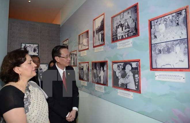 Pembukaan pameran foto: “India-Vietnam: Demi Perdamaian dan Perkembangan” - ảnh 1