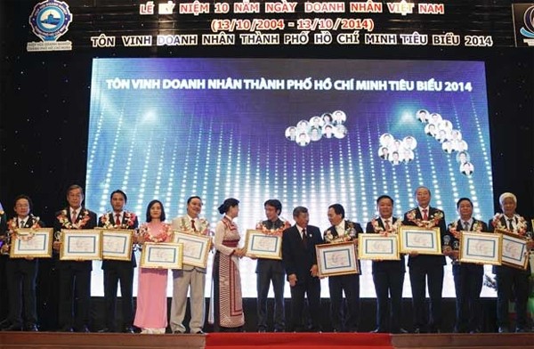 Kota Ho Chi Minh memuliakan 100  badan usaha  tipikal - ảnh 1