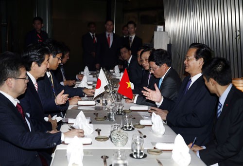 PM Vietnam, Nguyen Tan Dung  menemui PM Jepang, Shinzo Abe. - ảnh 1