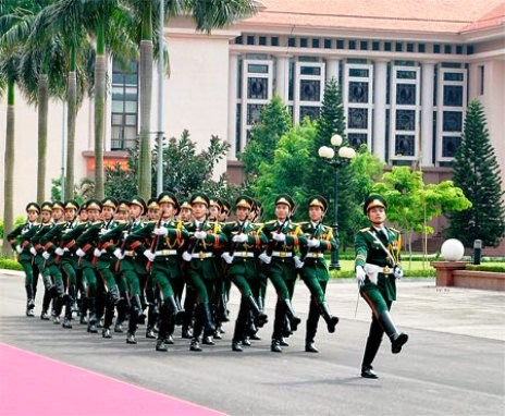 Mengembangkan peranan dan potensi kaum pemuda dalam pengembangan  sosial-ekonomi  dan pembelaan Tanah Air - ảnh 1