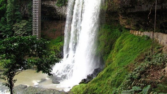 Jaringan air terjun yang megah di provinsi Lam Dong - ảnh 7