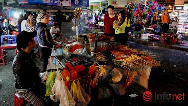 Pasar malam di  kota Da Lat - kebudayaan daerah dataran tinggi Tay Nguyen - ảnh 4