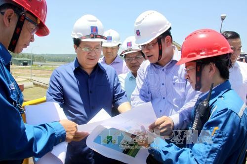 Deputi PM Trinh Dinh Dung melakukan kunjungan kerja di provinsi Quang Ngai - ảnh 1