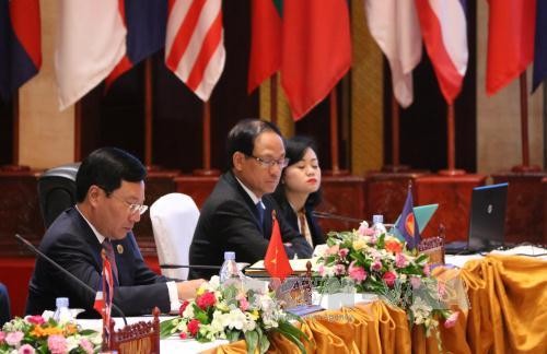 Vietnam memberikan sumbangan aktif  pada suksesnya AMM-49 - ảnh 1