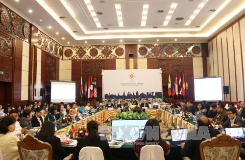 Konferensi Pejabat Senior Ekonomi ASEAN (SEOM) berbahas tentang 8 prioritas dari pilar ekonomi ASEAN - ảnh 1