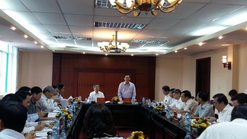 Deputi PM Vuong Dinh Hue mengadakan temu kerja dengan Gabungan Koperasi  Vietnam - ảnh 1