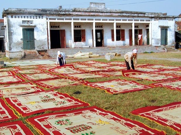 Tikar desa Hoi, provinsi Thai Binh: Menenun  perasaan - ảnh 1