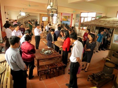 Mengunjungi museum daerah pedesaan  yang tenteram Giao Thuy - ảnh 2