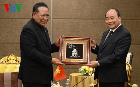 PM Vietnam Nguyen Xuan Phuc menerima Ketua Asosiasi Persahabatan Thailand-Vietnam - ảnh 1