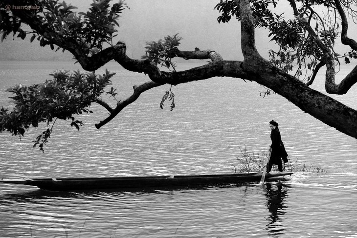 Danau Ba Be: Danau air tawar  yang paling besar  di lereng  gunung  di Vietnam - ảnh 3