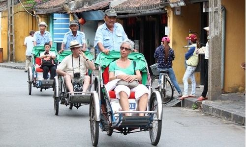 Pariwisata  Vietnam akan menyambut  wisatawan internasional ke-10 juta - ảnh 1