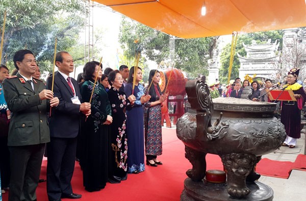 Wapres Vietnam Dang Thi Ngoc Thinh menghadiri upacara  peringatan ultah ke-1977 Pemberontakan Dua Ibu Trung - ảnh 1