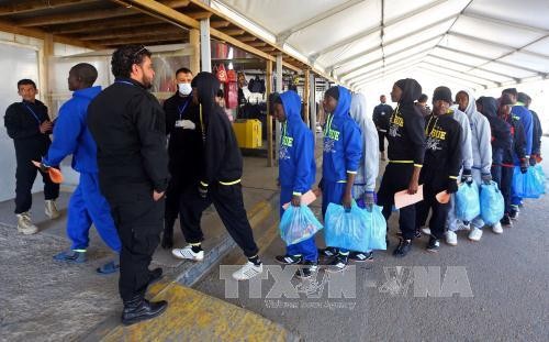 Kira-kira 1 200 migran berhasil diselamatkan di Laut Tengah. - ảnh 1