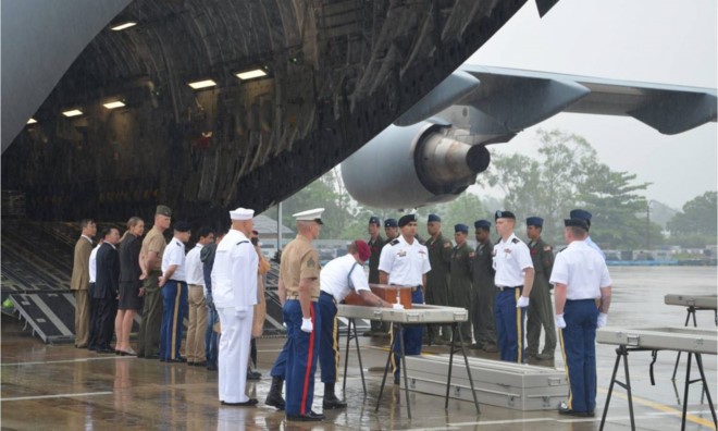 Acara pemulangan tulang belulang anggota tentara AS - ảnh 1