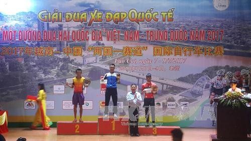 Penutupan lomba sepeda internasional: “Satu jalan berlomba-dua negara Vietnam-Tiongkok tahun 2017” - ảnh 1