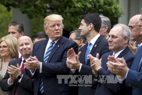 Presiden AS, Donald Trump terus mendesak para legislator Partai  Republik  supaya bersatu untuk mencabut Obamacare - ảnh 1