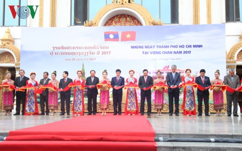 Hari-hari Kota Ho Chi Minh di Vientiane, ibukota Laos - ảnh 1